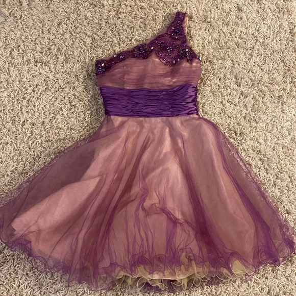 Beyond divison of Jovani dress 👗 size 2 - Picture 2 of 5